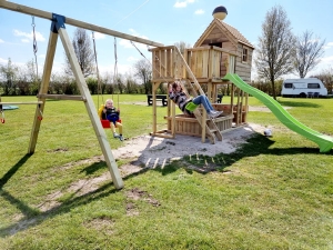 Mooie speeltoestellen voor kinderen op minicamping De runsvoort in Helvoirt